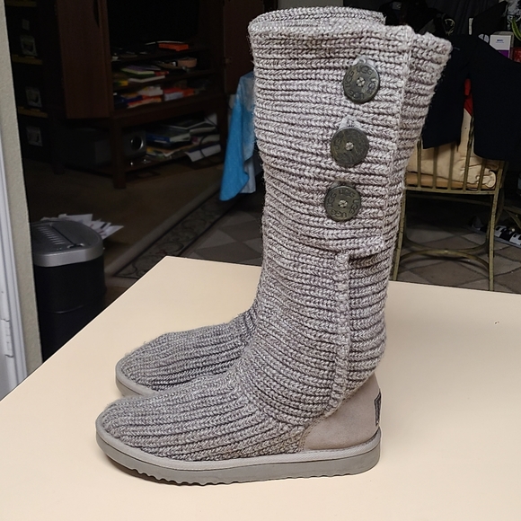 Ugg Classic Cardy calve boots size 8 - Picture 3 of 8